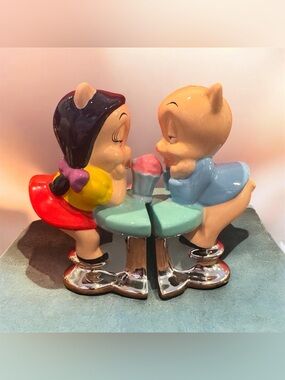 Vintage Ceramic Warner Bros. Slat & Pepper Shaker Piglet Couple